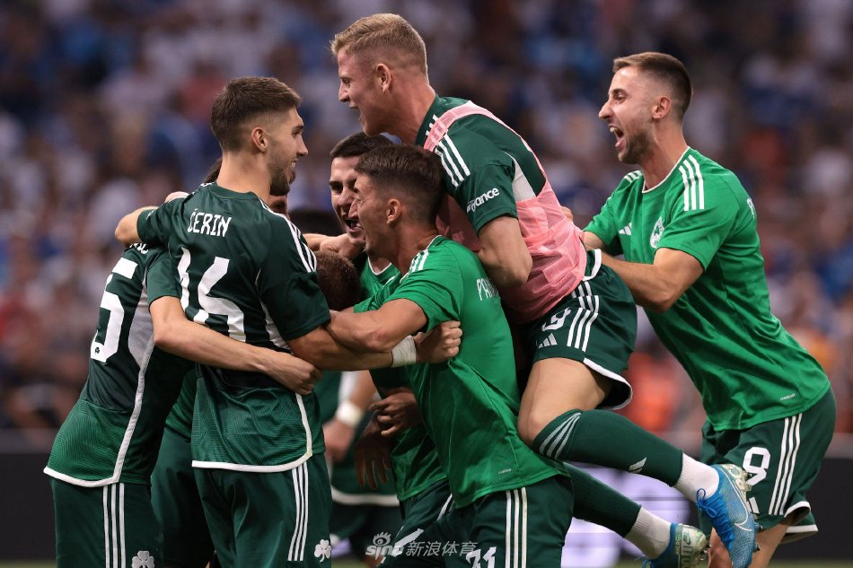 佩缺席时依 佩缺席时依