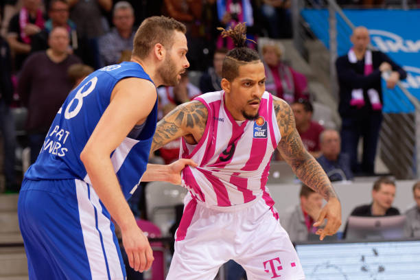 并为前锋创 并为前锋创