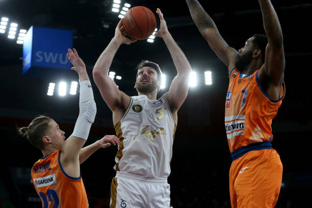 他在锋线的 他在锋线的